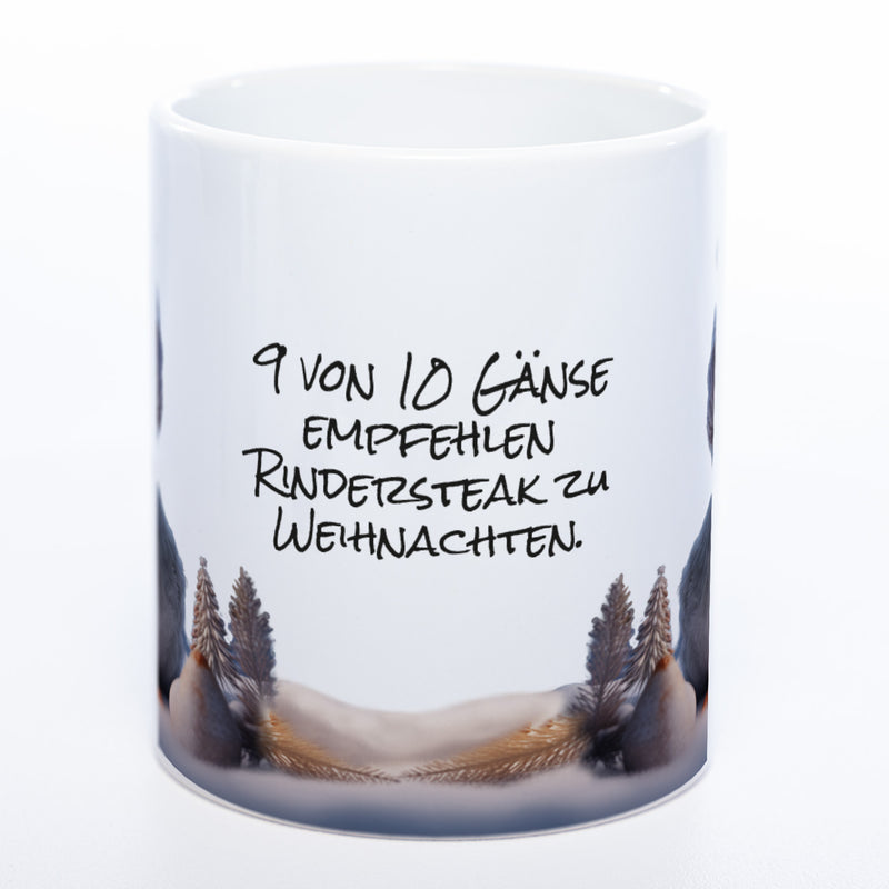 süße Kaffeetasse zum Wichteln, zu Nikolaus oder zu Weihnachten. mit süßem Gänsemotiv und Spruch: 9 von 10 Gänse empfehlenRindersteak zu Weihnachten. In der Farbe weiß