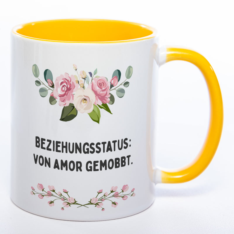 Blümchen-Tasse mit Spruch "Beziehungsstatus: von Amor gemobbt." - Lustige Kaffeetasse spülmaschinenfest