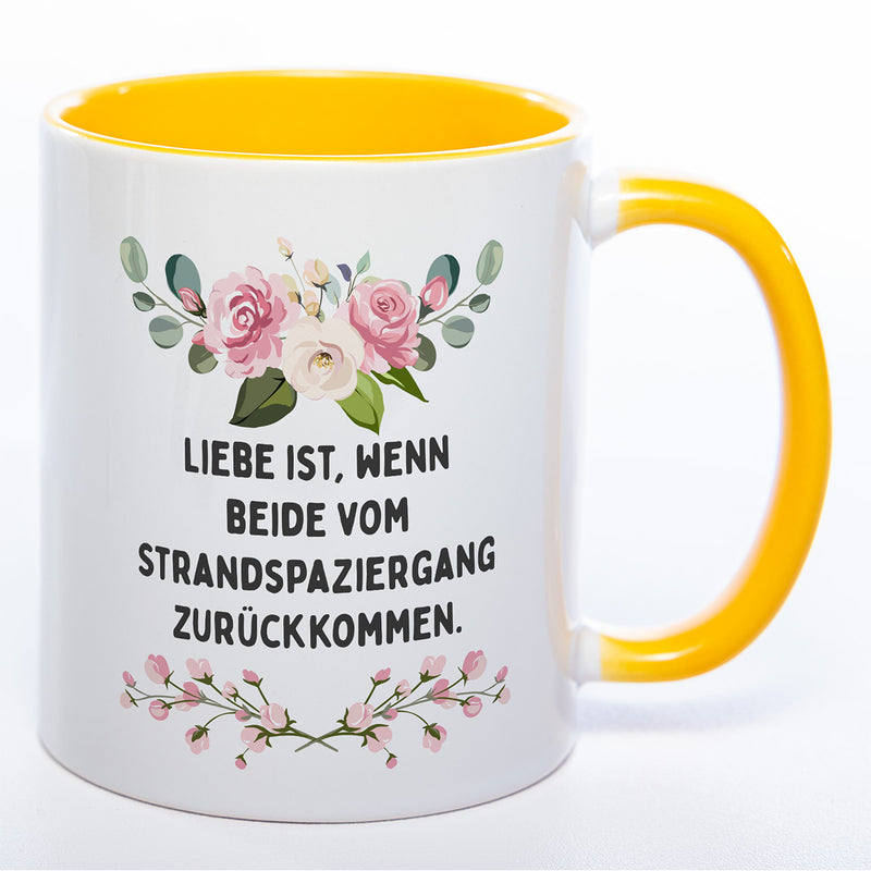 Blümchen-Tasse mit Spruch "Liebe ist, wenn beide vom Strandspaziergang zurückkommen." - Lustige Kaffeetasse spülmaschinenfest