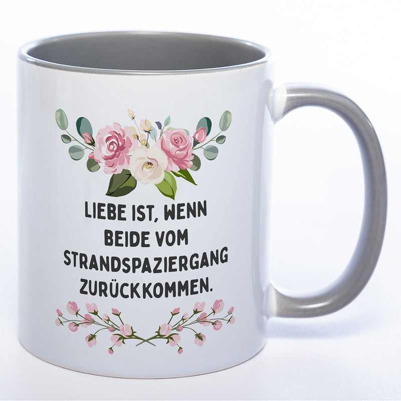 Blümchen-Tasse mit Spruch "Liebe ist, wenn beide vom Strandspaziergang zurückkommen." - Lustige Kaffeetasse spülmaschinenfest