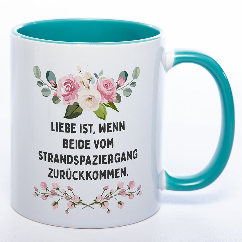 Blümchen-Tasse mit Spruch "Liebe ist, wenn beide vom Strandspaziergang zurückkommen." - Lustige Kaffeetasse spülmaschinenfest
