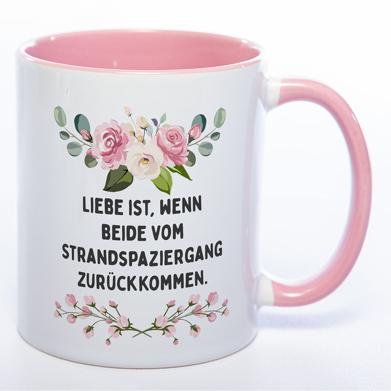 Blümchen-Tasse mit Spruch "Liebe ist, wenn beide vom Strandspaziergang zurückkommen." - Lustige Kaffeetasse spülmaschinenfest