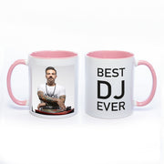 Tasse Innen und Henkel pink mit Foto link und Text "Best DJ ever" rechts